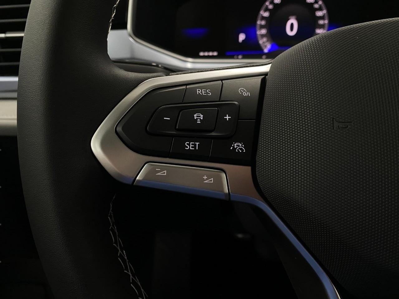 New 2026 Volkswagen Taos SE FWD image 20