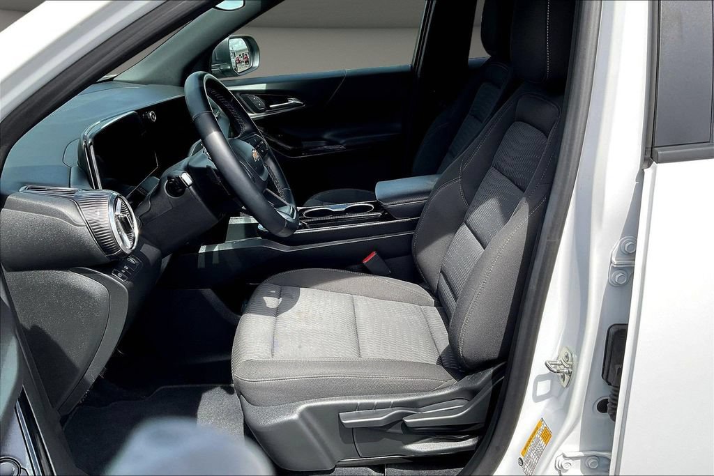 Used 2025 Chevrolet Equinox LT FWD image 24