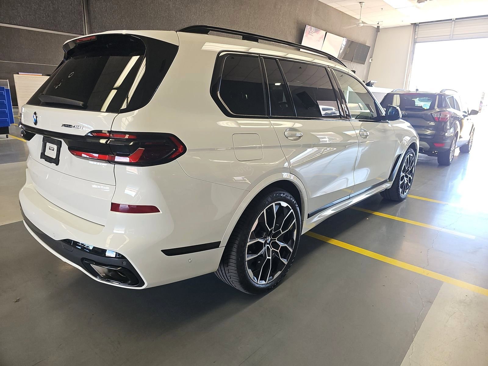 Used 2024 BMW X7 xDrive40i w/ Executive Package image 6