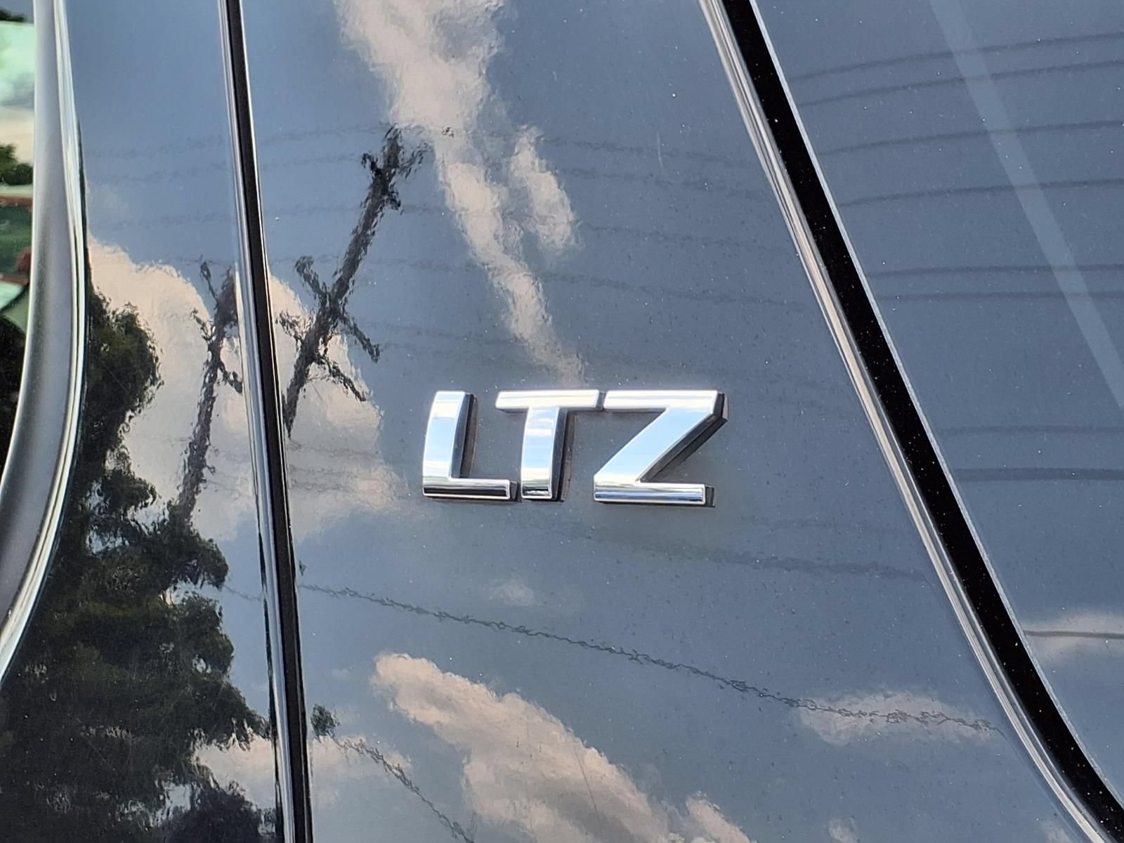 Used 2007 Chevrolet Tahoe LTZ w/ LTZ Preferred Equipment Group AWD/4WD image 7