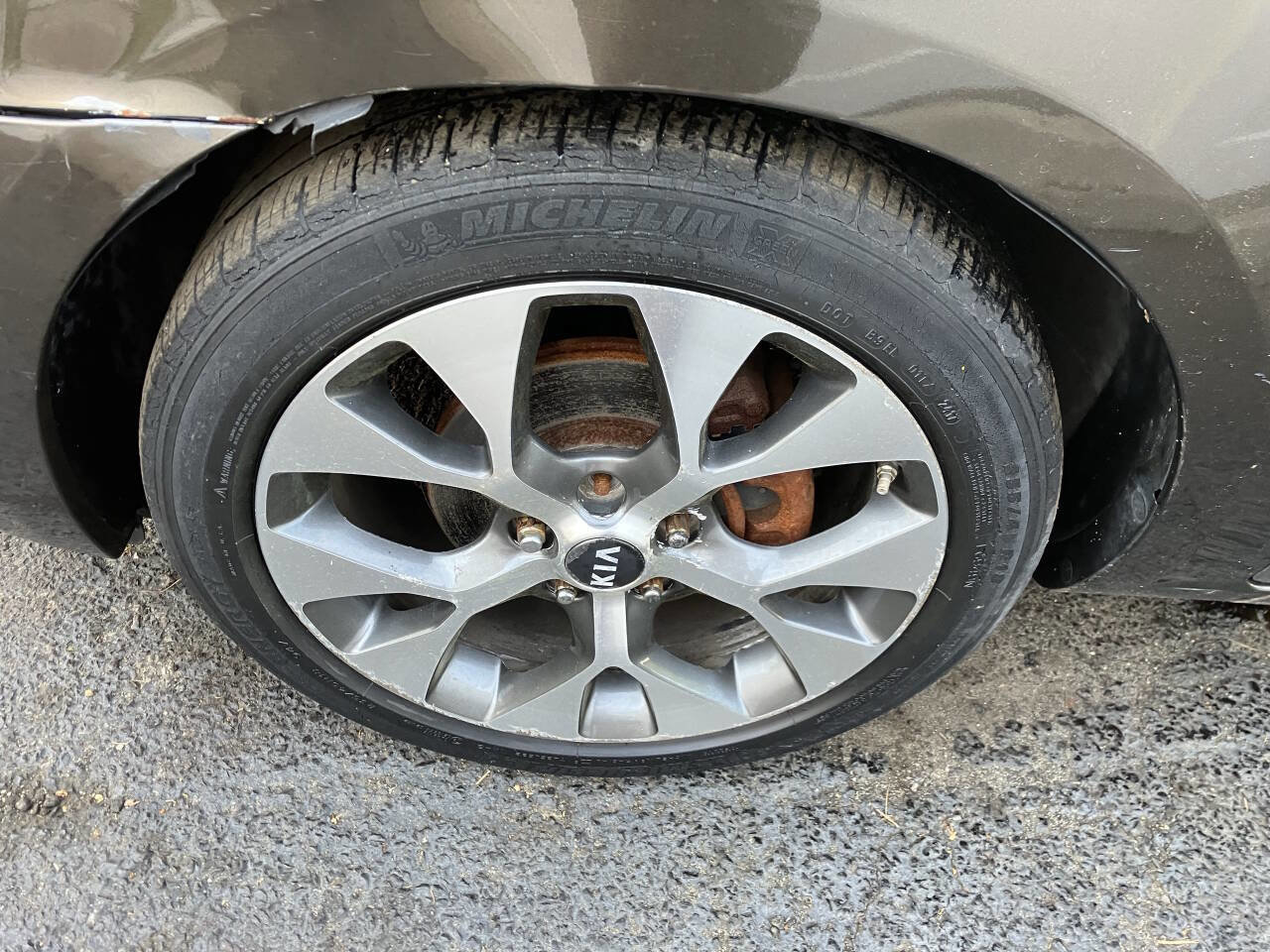 Used 2009 Kia Rondo LX image 12