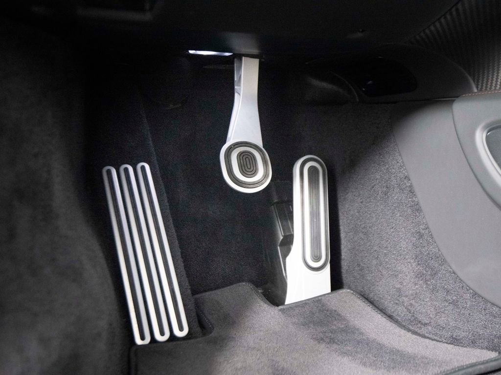 Used 2019 Bugatti Chiron image 43