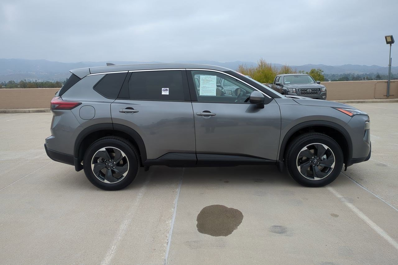 Certified 2025 Nissan Rogue SV image 5