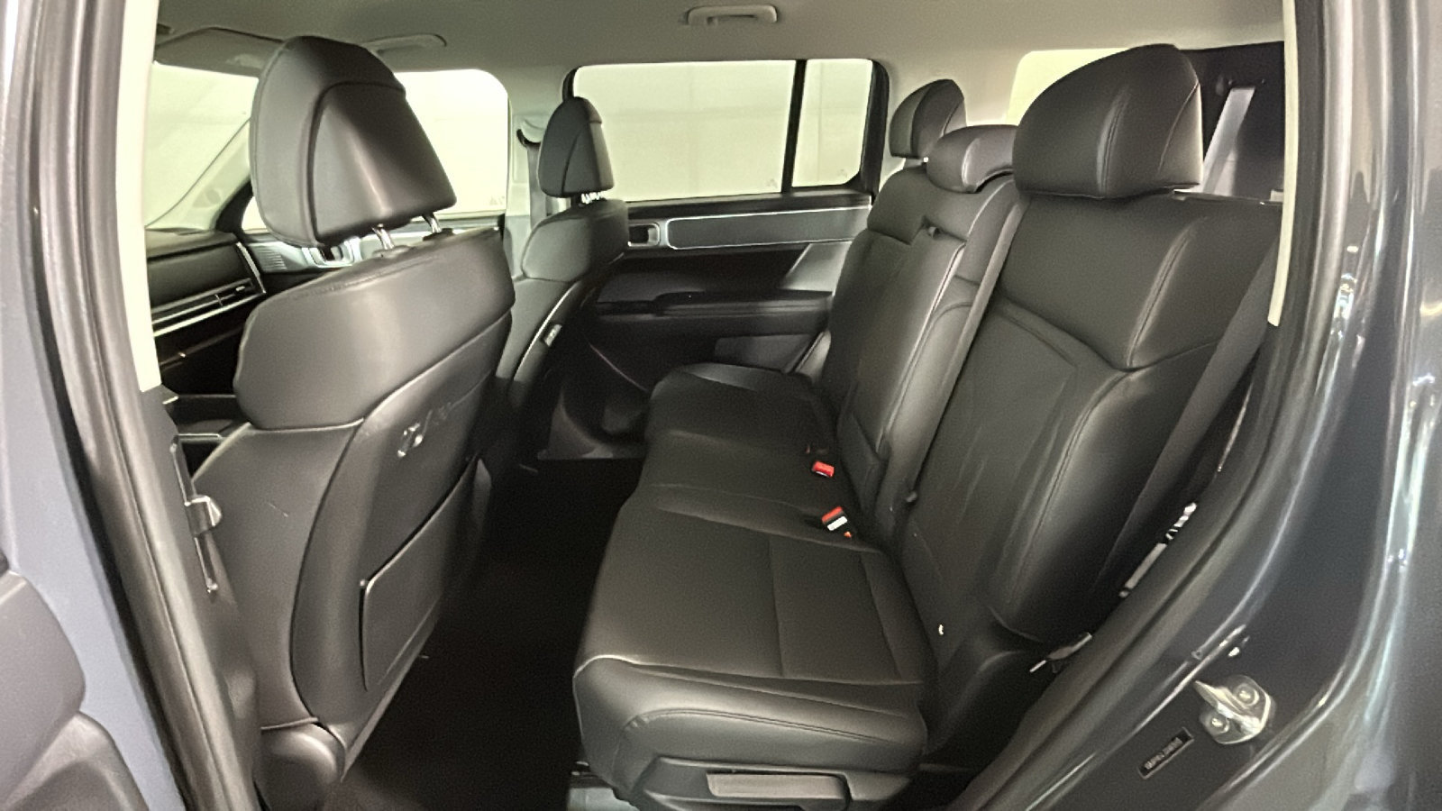Used 2025 Hyundai Santa Fe SEL FWD image 32
