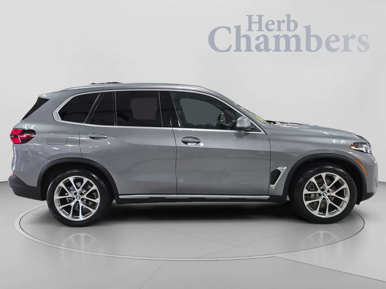 Used 2024 BMW X5 xDrive40i w/ Parking Assistance Package AWD/4WD image 11