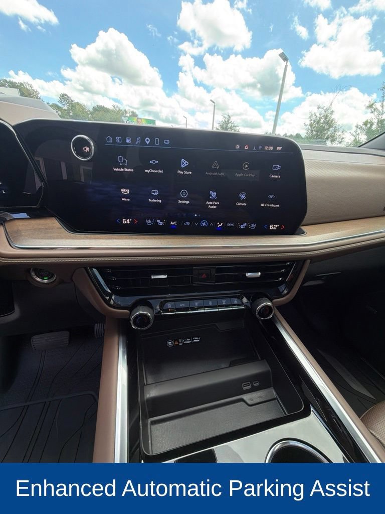 Used 2025 Chevrolet Suburban High Country RWD image 18