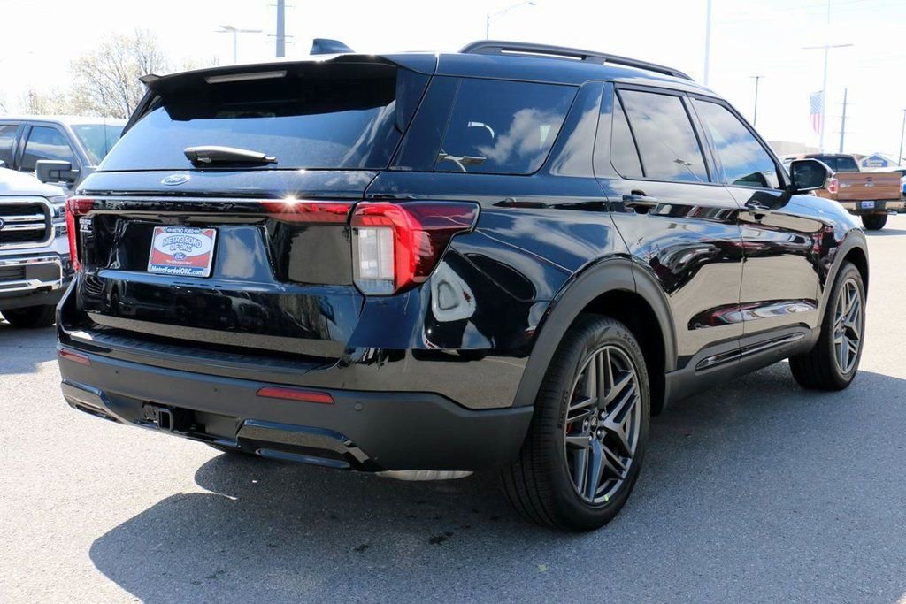 New 2026 Ford Explorer ST-Line w/ ST-Line Street Pack image 5