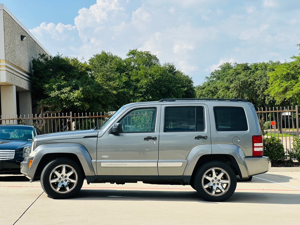 Used 2012 Jeep Liberty Sport RWD image 6