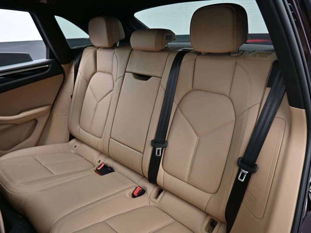 Certified 2025 Porsche Macan image 23