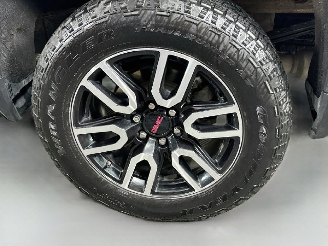 Used 2022 GMC Sierra 1500 AT4 w/ Sierra Safety Plus Package AWD/4WD image 32