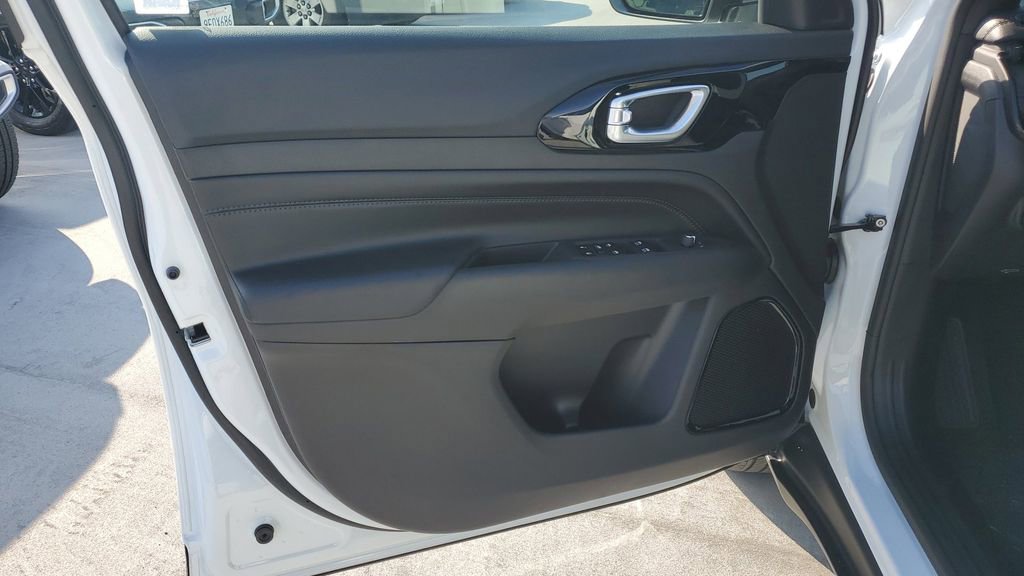 New 2026 Jeep Compass Latitude image 19