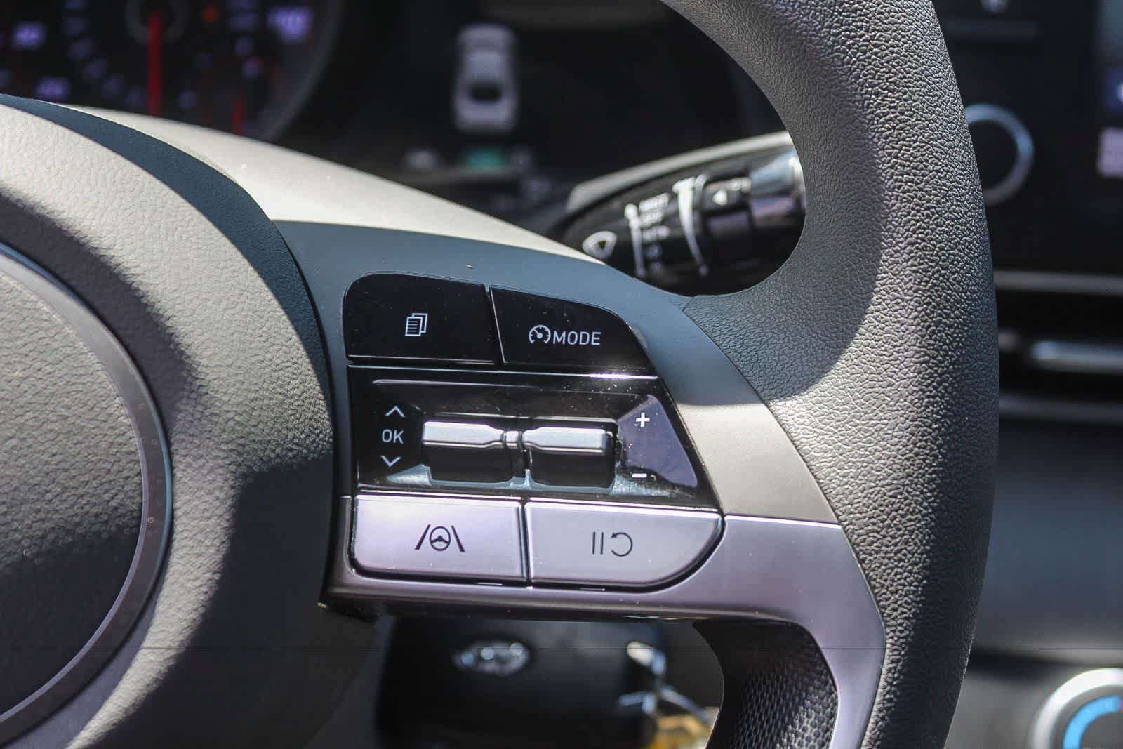 Certified 2023 Hyundai Elantra SE FWD image 31