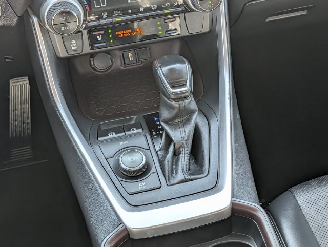 Used 2020 Toyota RAV4 Limited w/ Limited Grade Weather Package AWD/4WD image 13