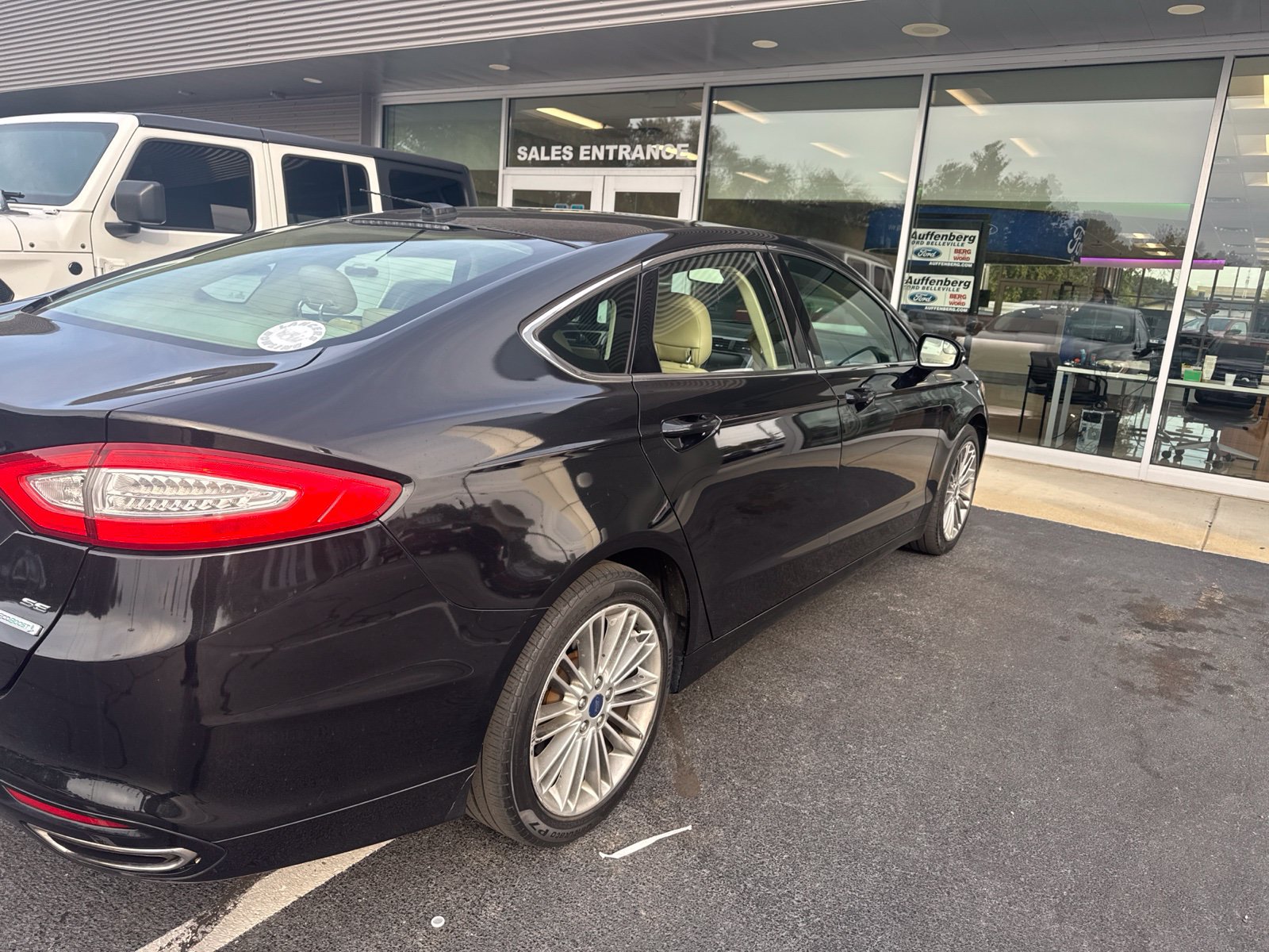 Used 2013 Ford Fusion SE FWD image 8