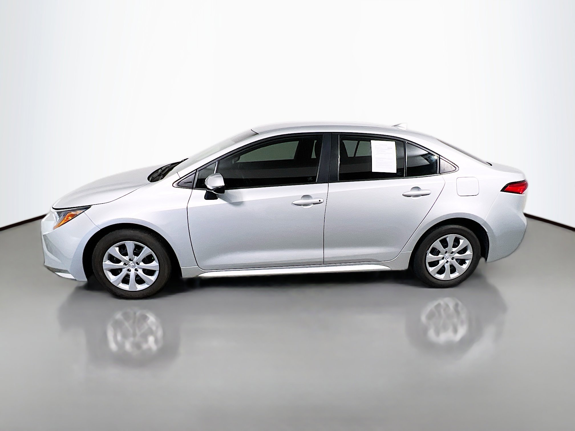 Used 2023 Toyota Corolla LE image 9
