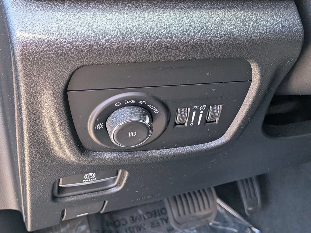 Certified 2024 Jeep Grand Cherokee Limited w/ Luxury Tech Group II AWD/4WD image 15