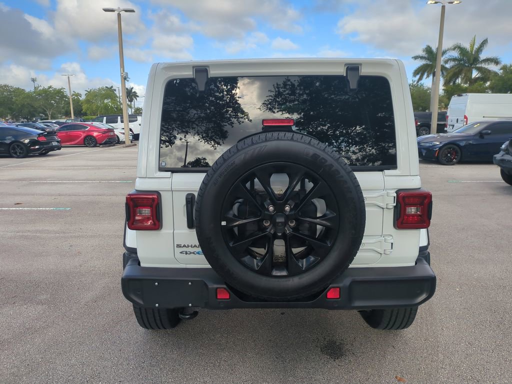 Used 2025 Jeep Wrangler Unlimited Sahara w/ Safety Group AWD/4WD image 7