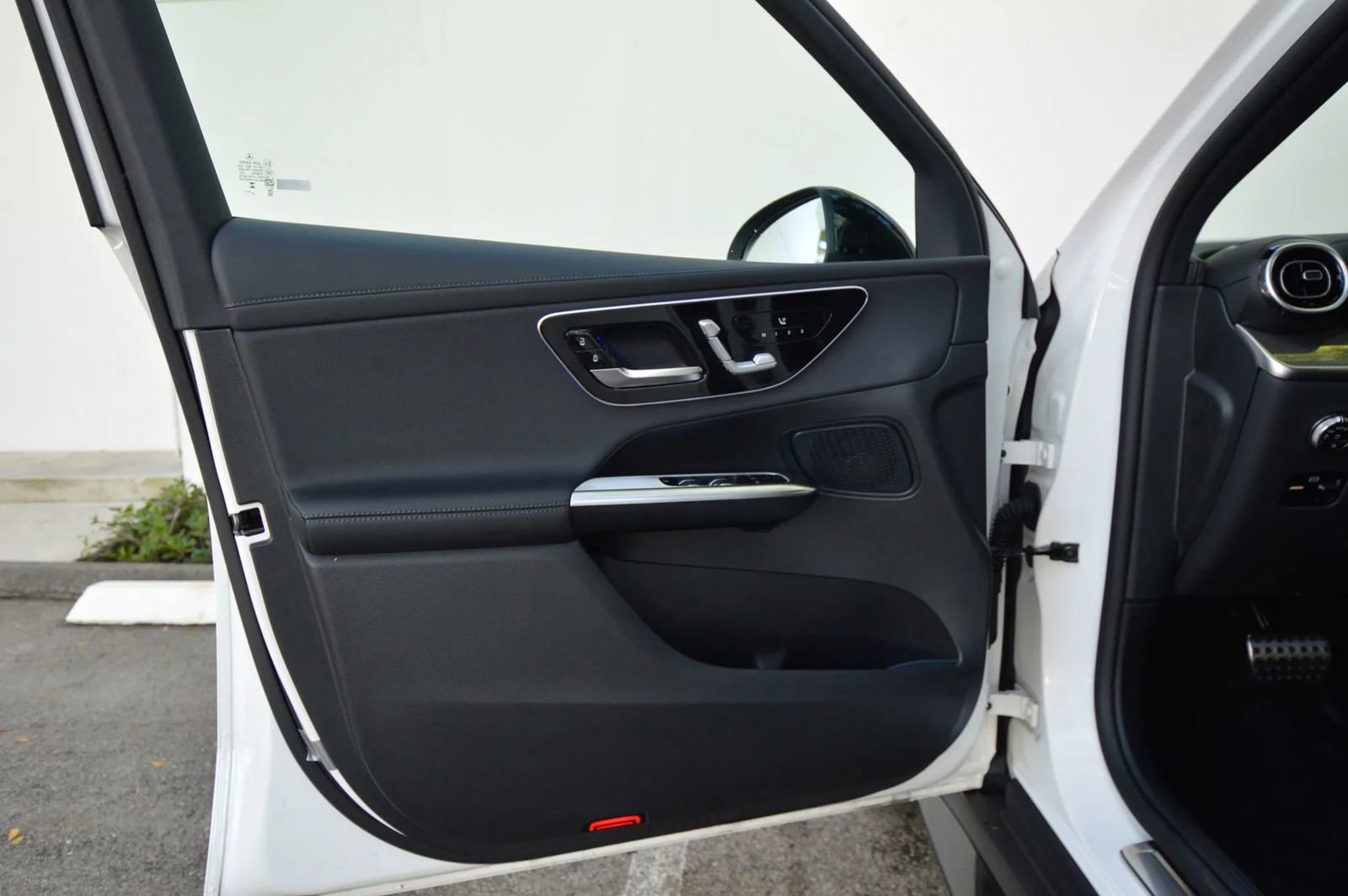 Used 2025 Mercedes-Benz GLC 43 AMG 4MATIC image 23