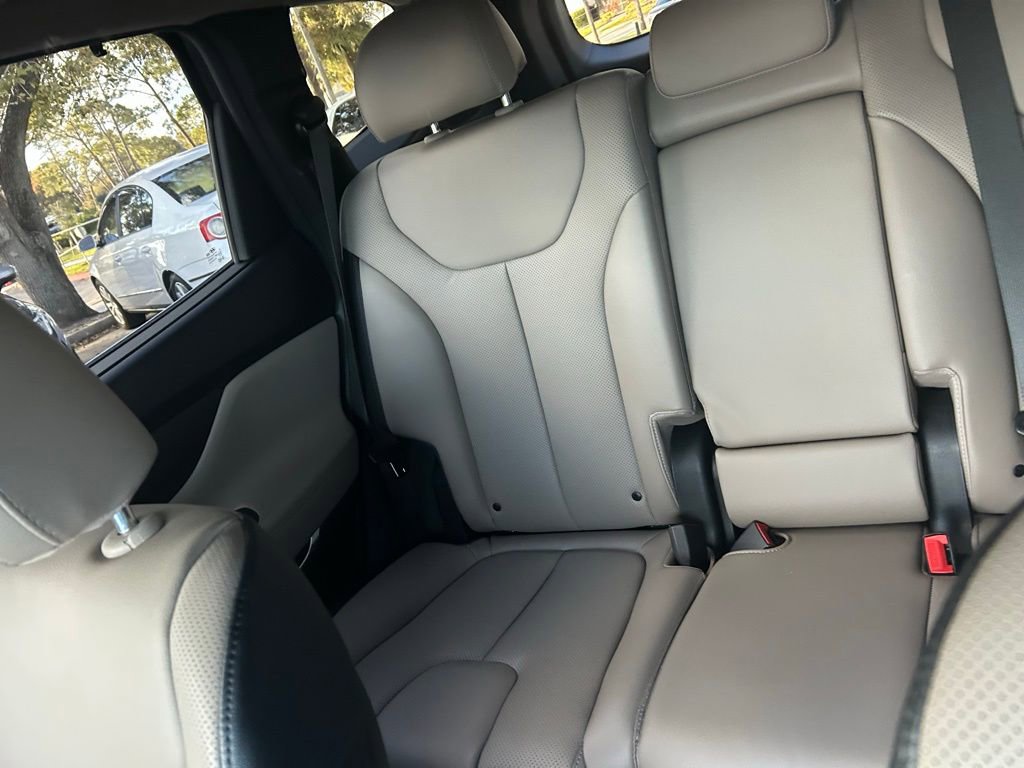 Used 2023 Hyundai Santa Fe SEL Premium image 12