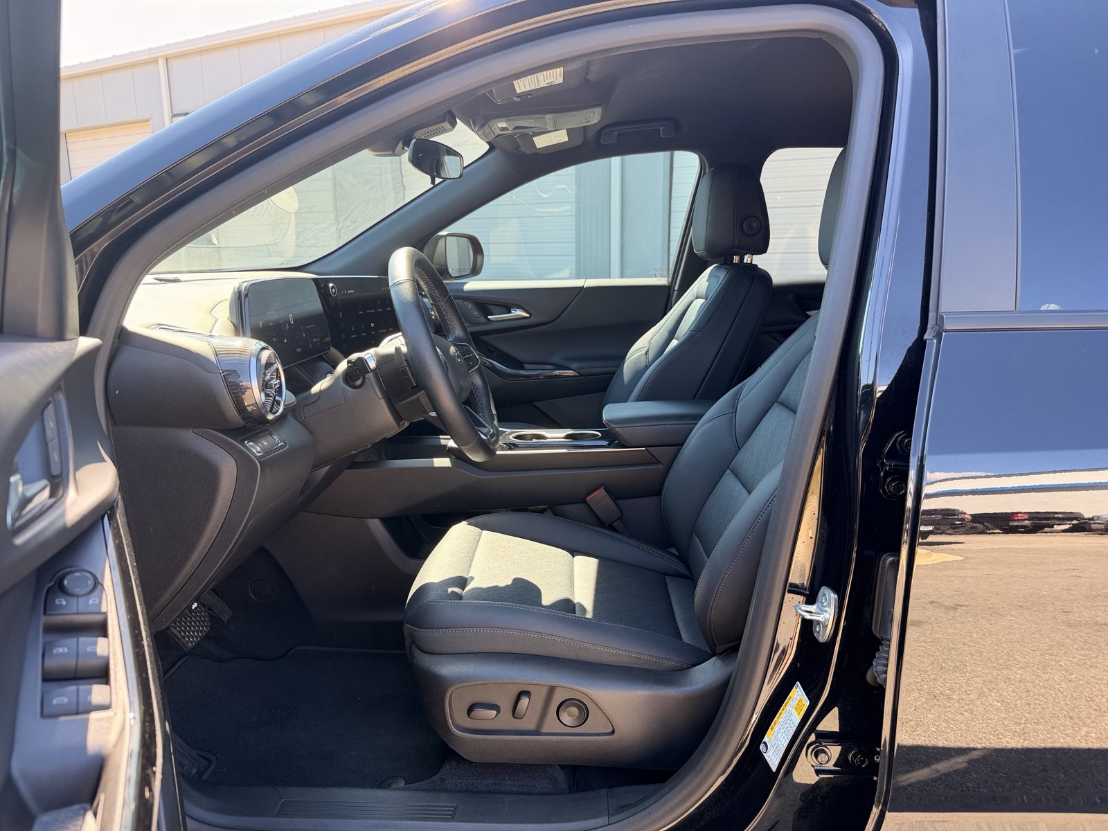 Used 2025 Chevrolet Equinox LT w/ Convenience Package II FWD image 14