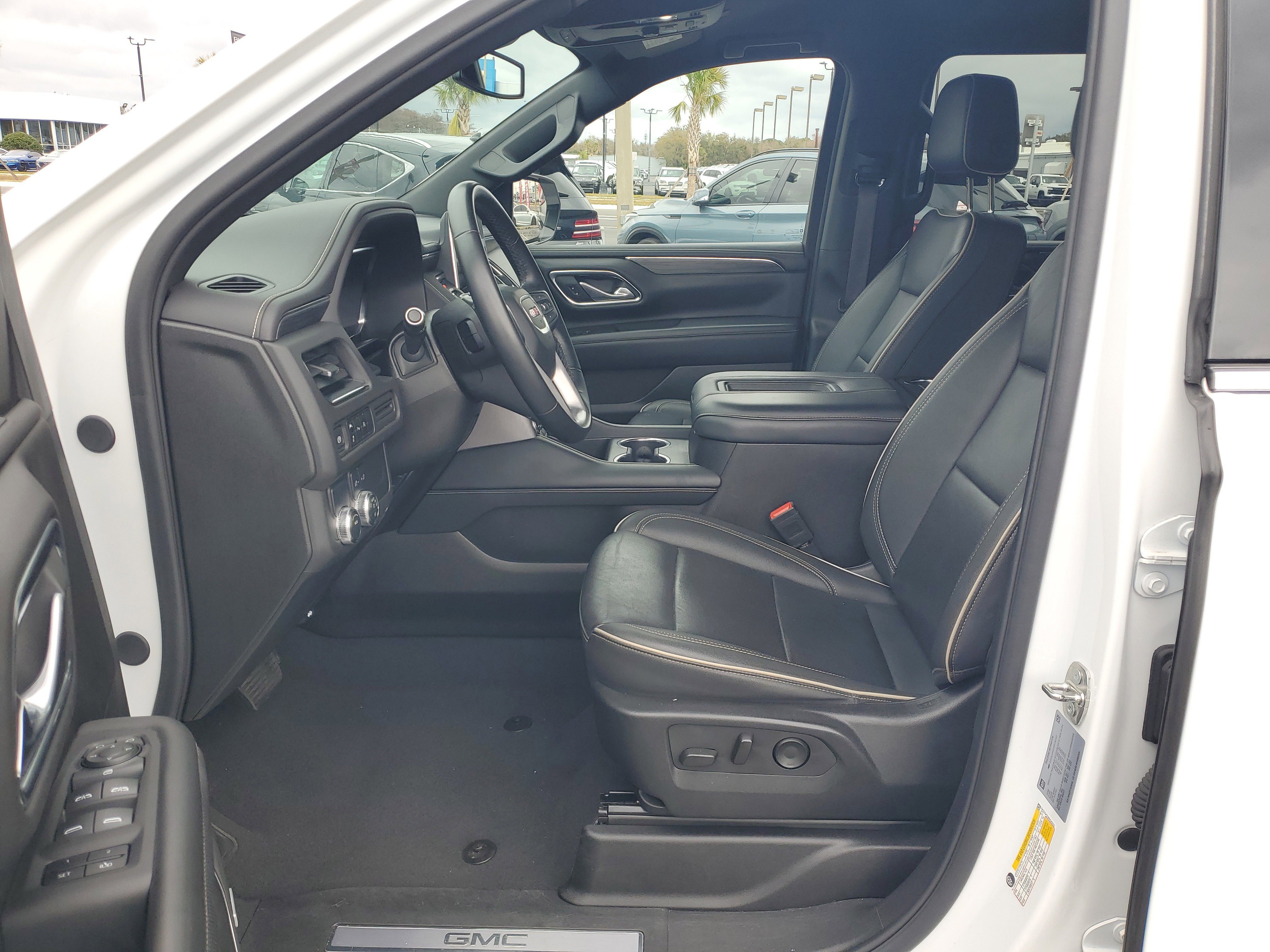 Used 2024 GMC Yukon XL SLT image 13