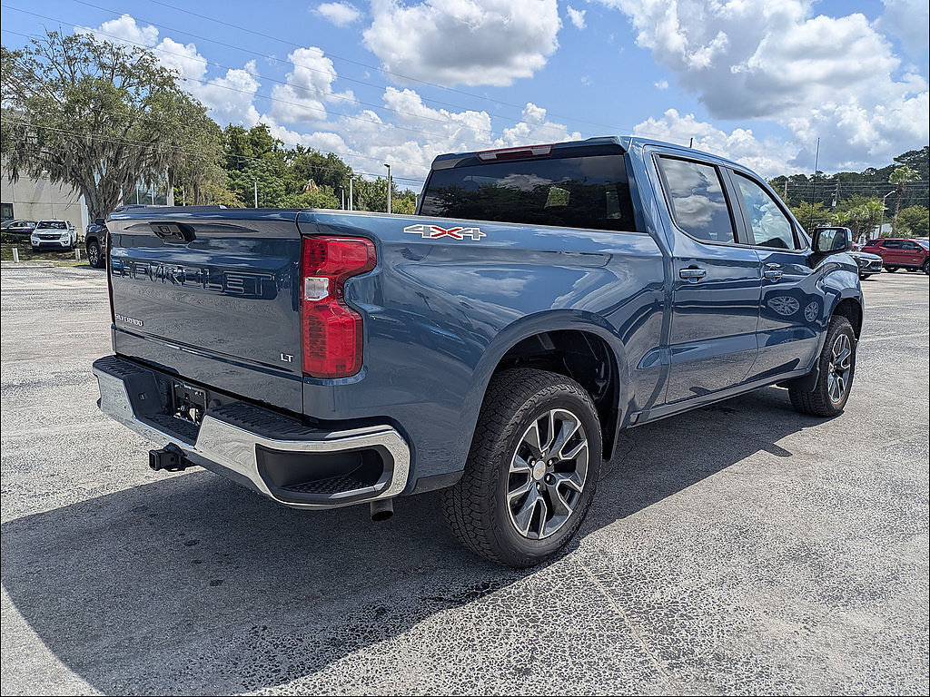 Used 2024 Chevrolet Silverado 1500 LT AWD/4WD image 5