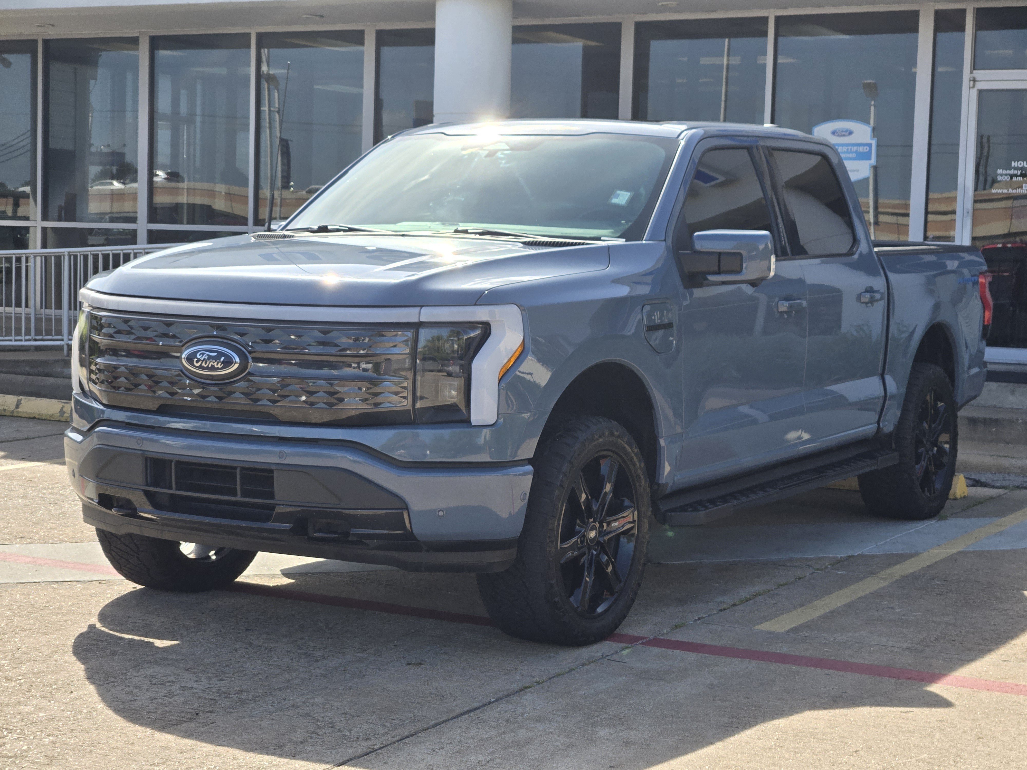 Used 2023 Ford F150 Lightning Platinum AWD/4WD image 2