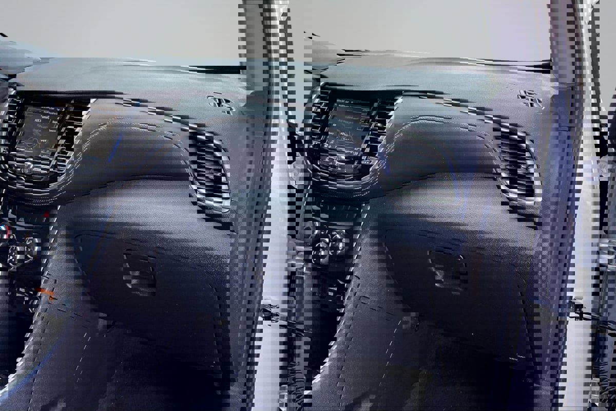 Used 2019 Chevrolet Trax LT w/ Redline Edition image 17