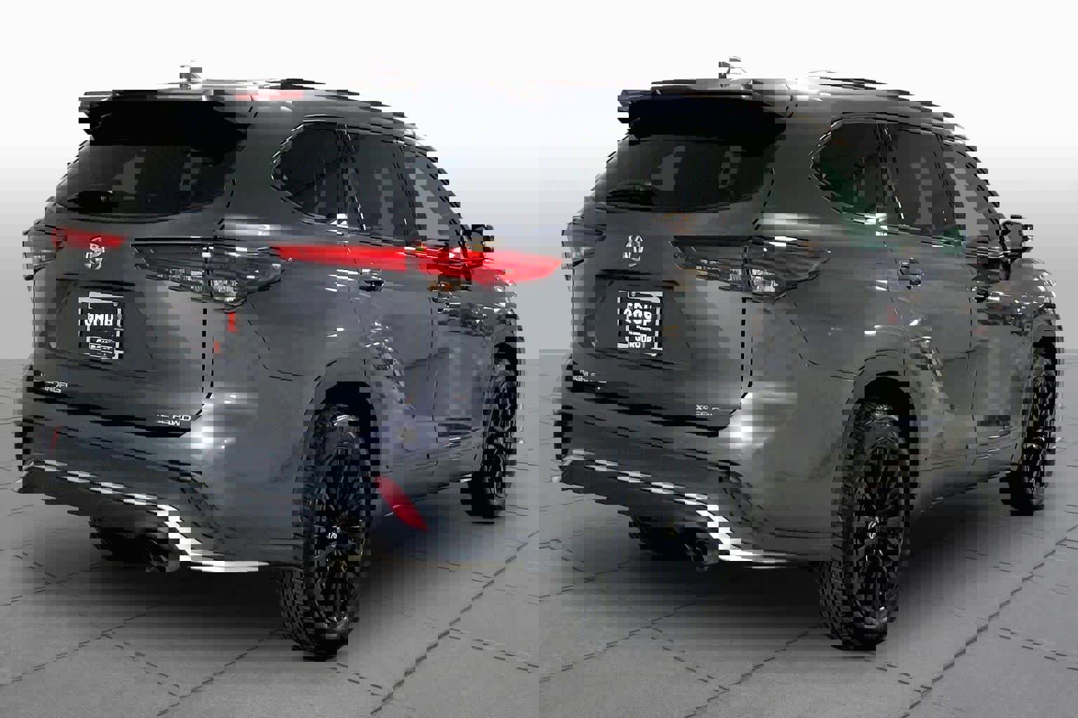 Used 2023 Toyota Highlander XSE AWD/4WD image 12