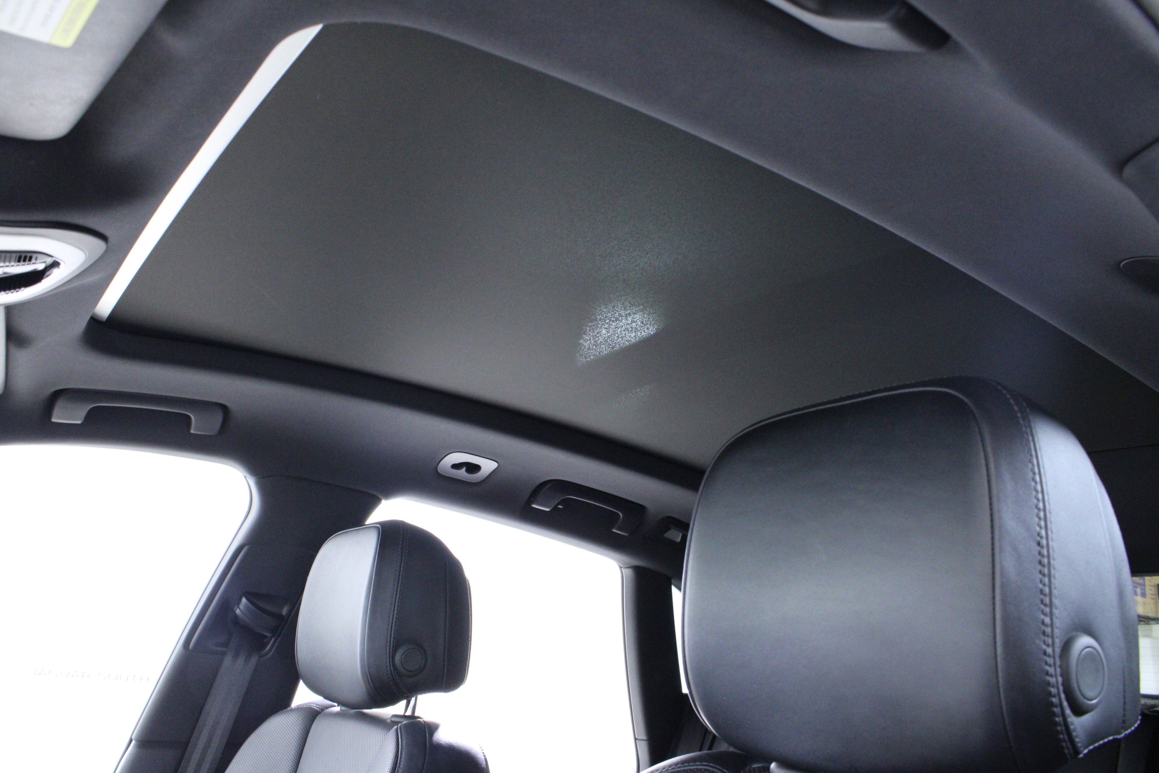 Used 2018 Porsche Macan image 32