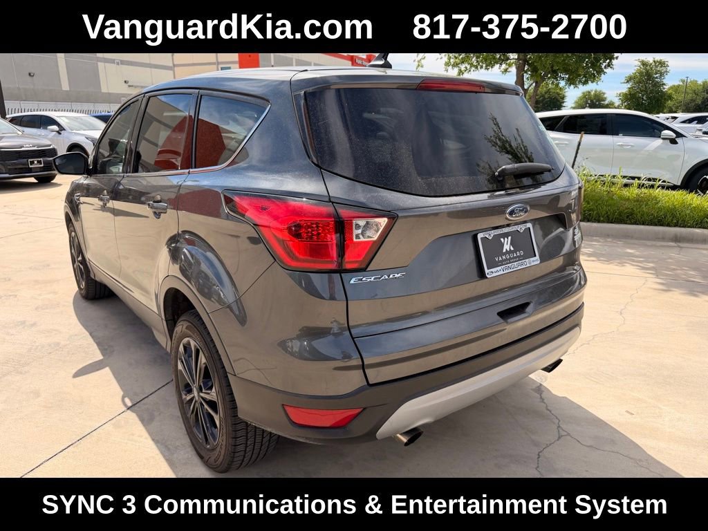 Used 2019 Ford Escape SE image 2