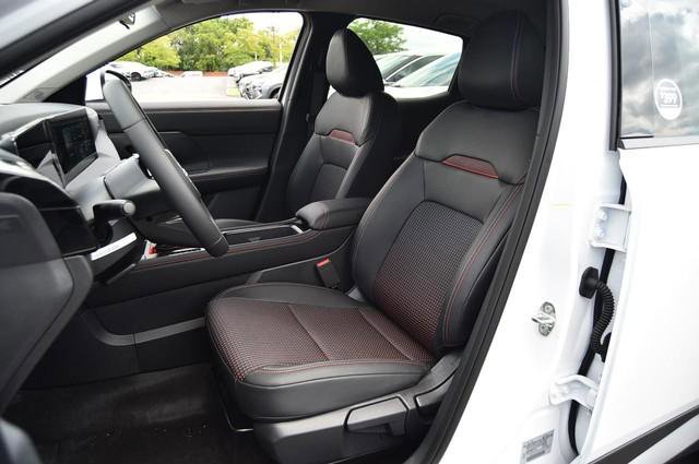 New 2025 Nissan Kicks SR image 24