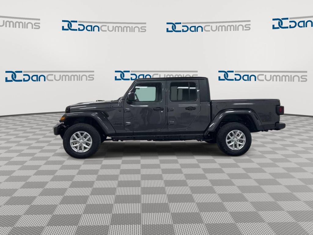 Used 2023 Jeep Gladiator Sport AWD/4WD image 5