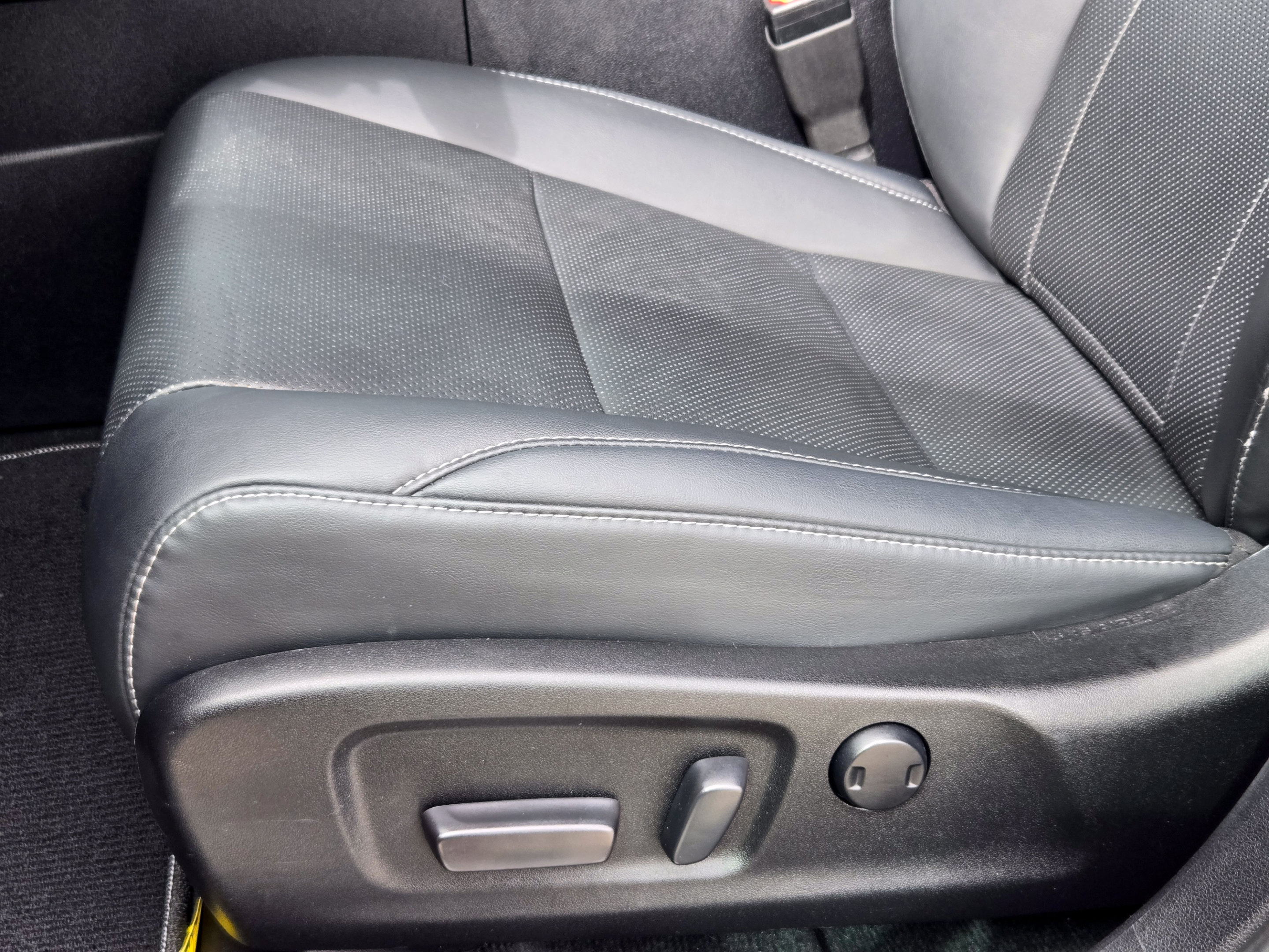 Used 2022 Lexus RX 450h AWD w/ Premium Package image 22