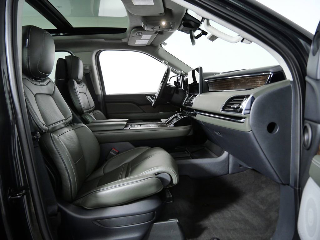 Certified 2022 Lincoln Navigator Black Label image 11
