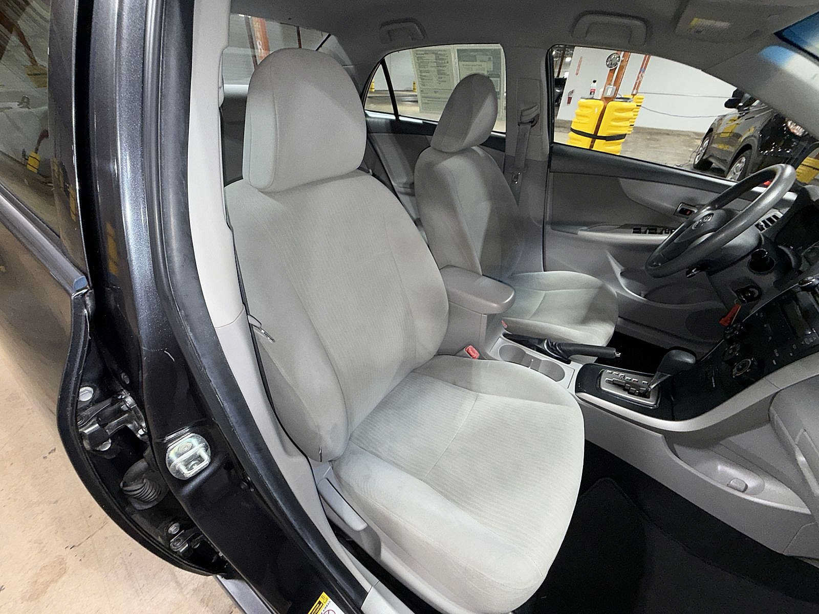 Used 2010 Toyota Corolla LE w/ All Weather Guard Pkg FWD image 16