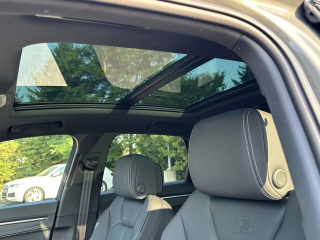 Used 2022 Audi Q3 2.0T Premium Plus w/ Premium Plus Package AWD/4WD image 24