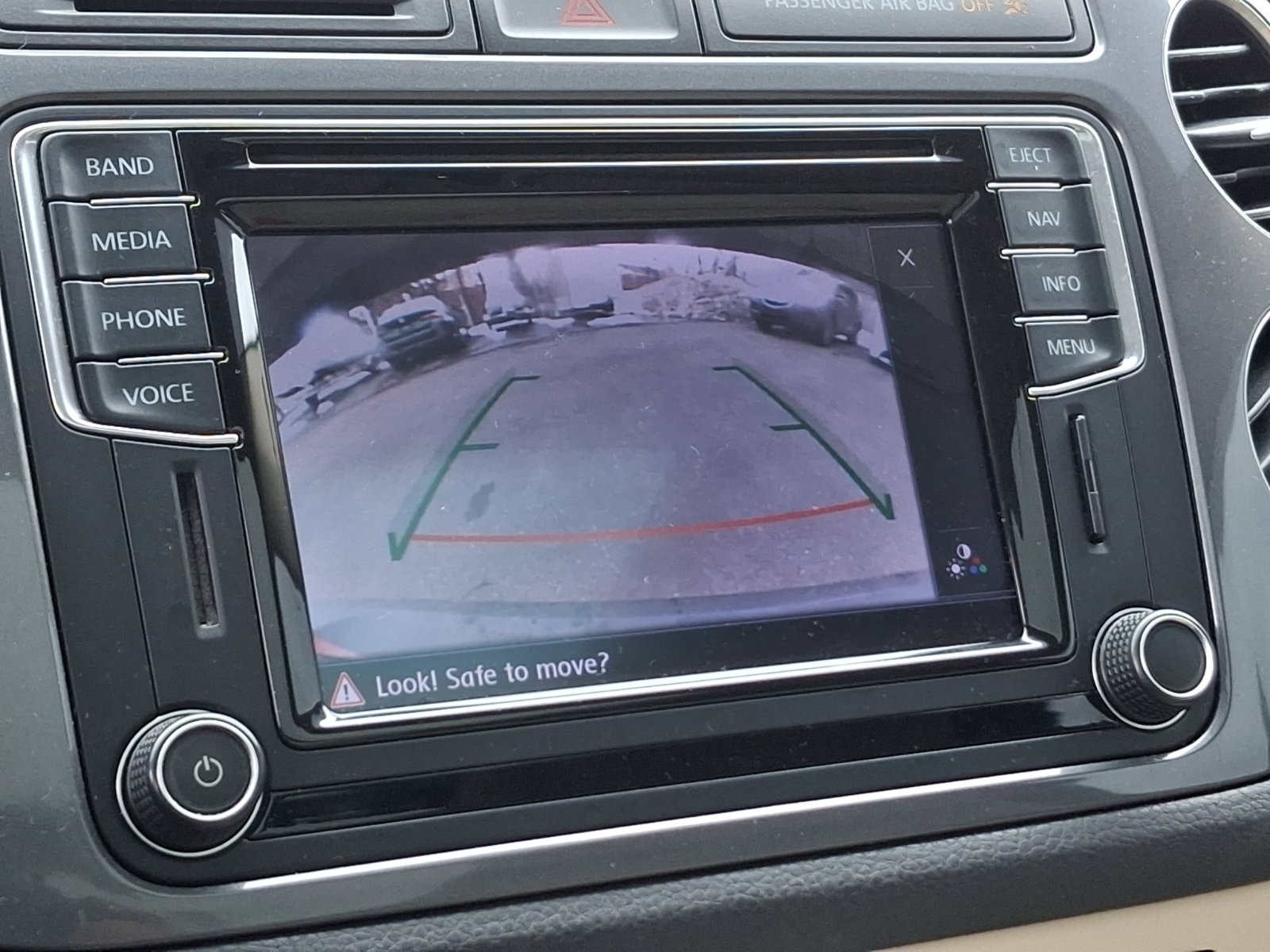 Used 2016 Volkswagen Tiguan SE image 17