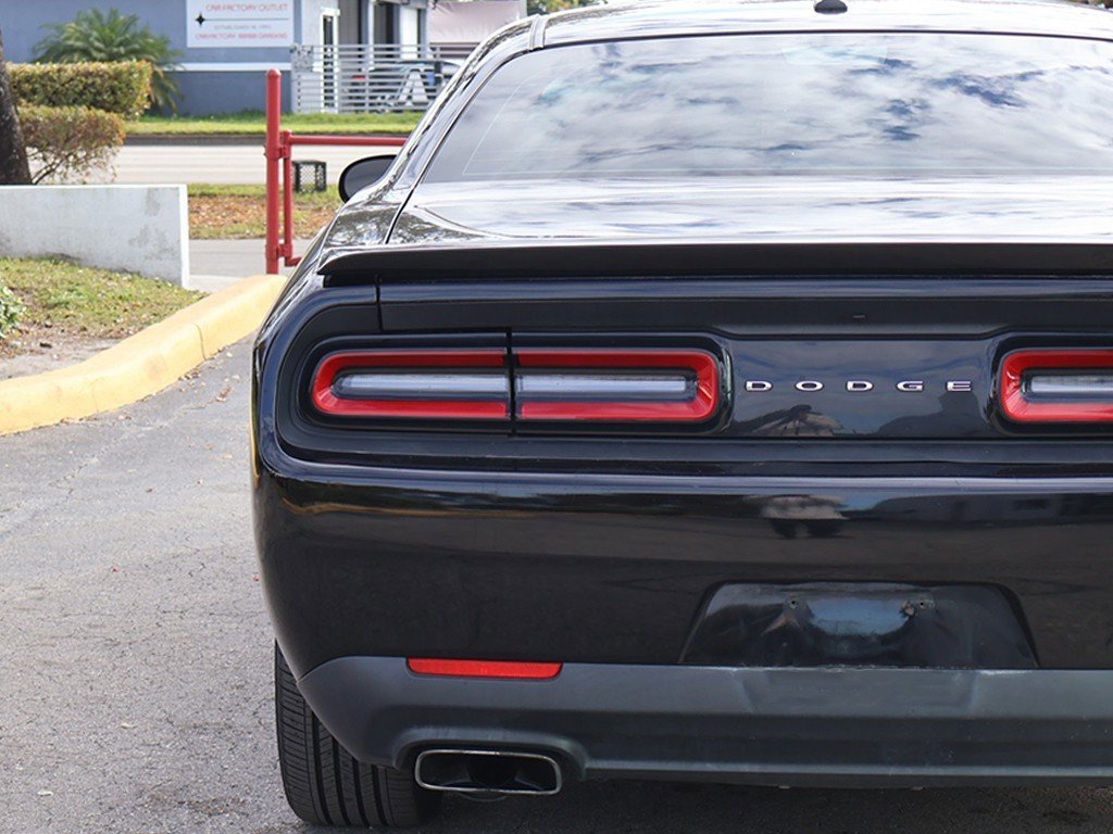 Used 2017 Dodge Challenger R/T image 10
