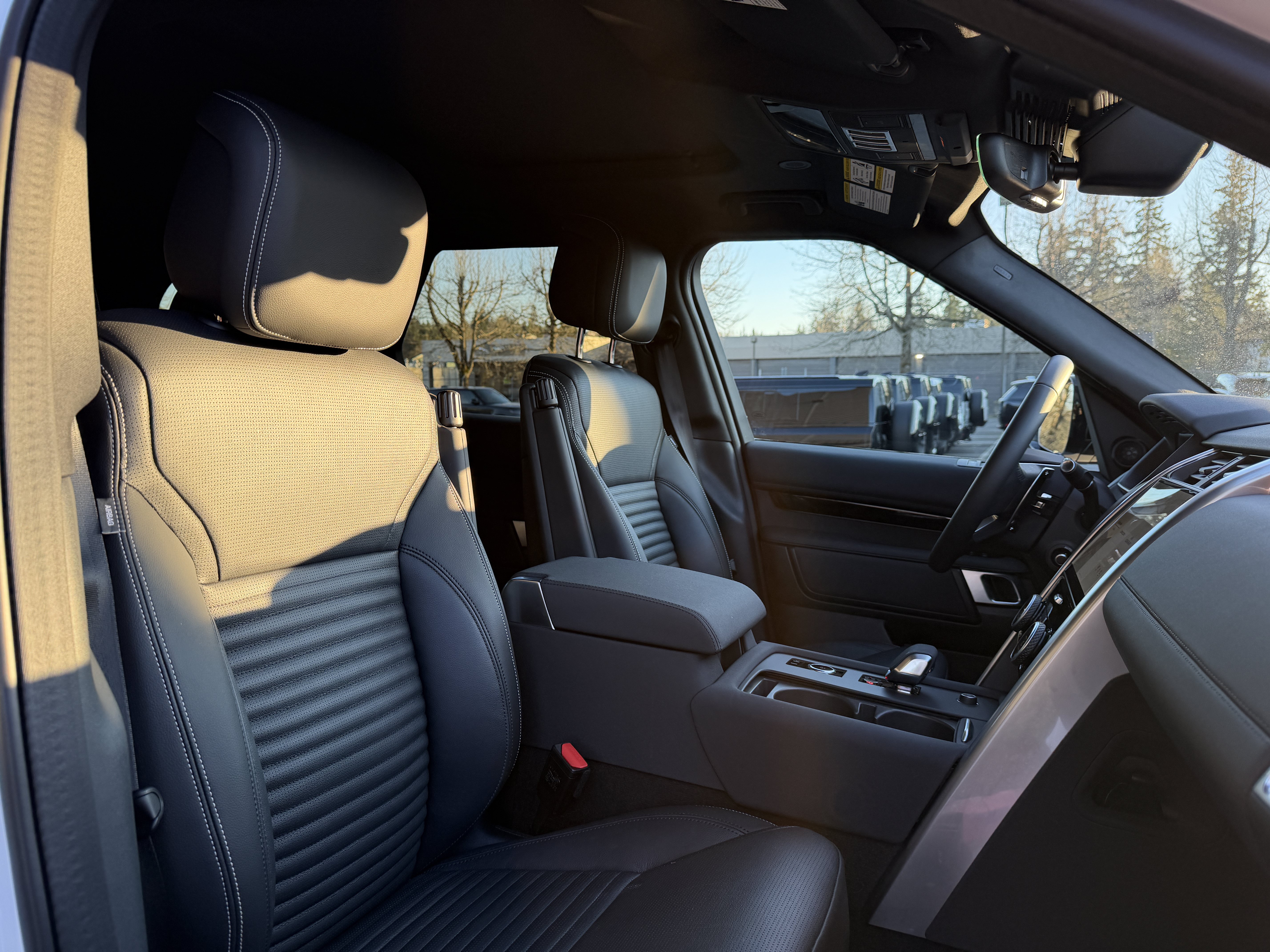 Certified 2025 Land Rover Discovery S AWD/4WD image 12