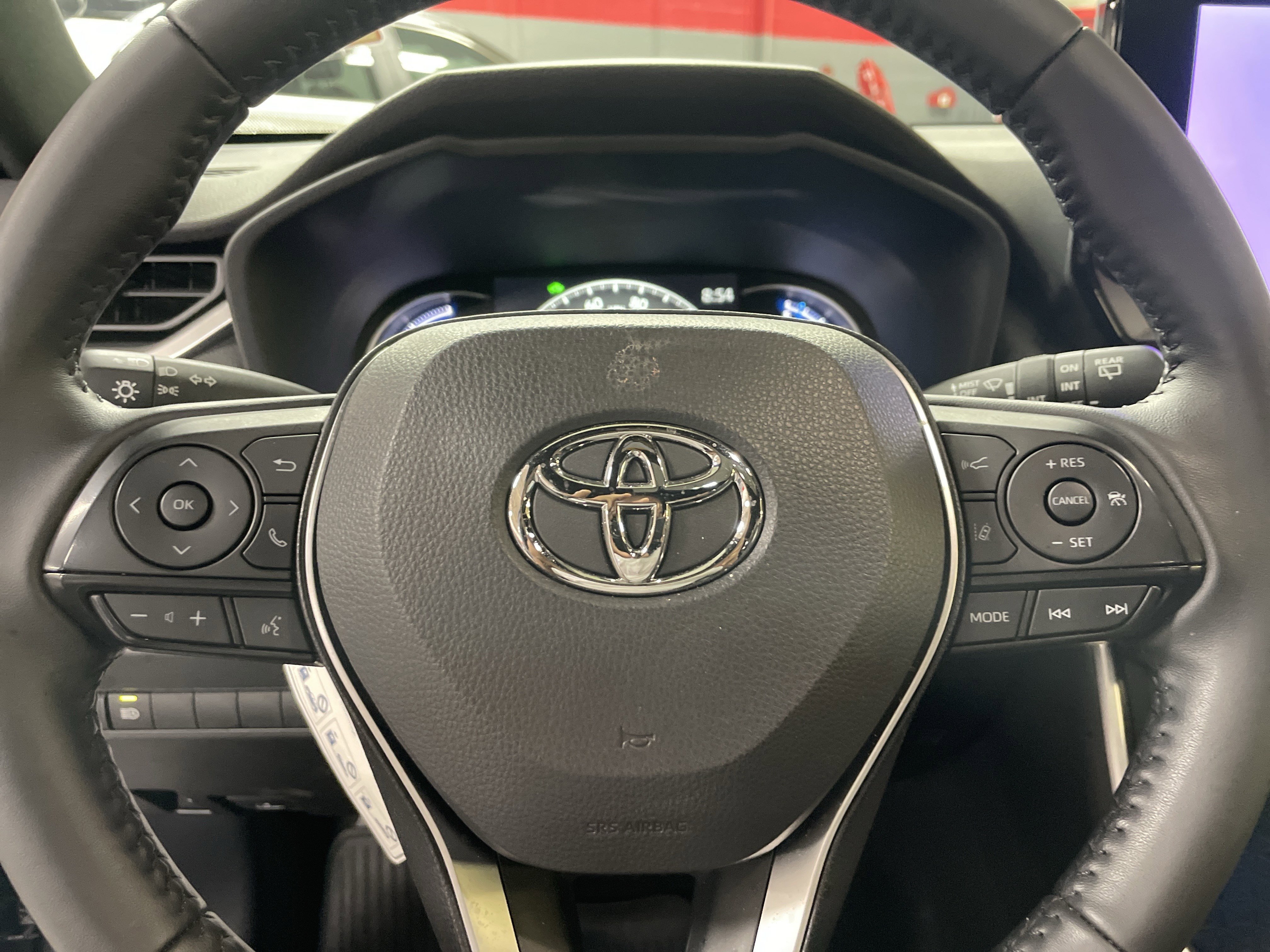 Used 2025 Toyota RAV4 XSE AWD/4WD image 18