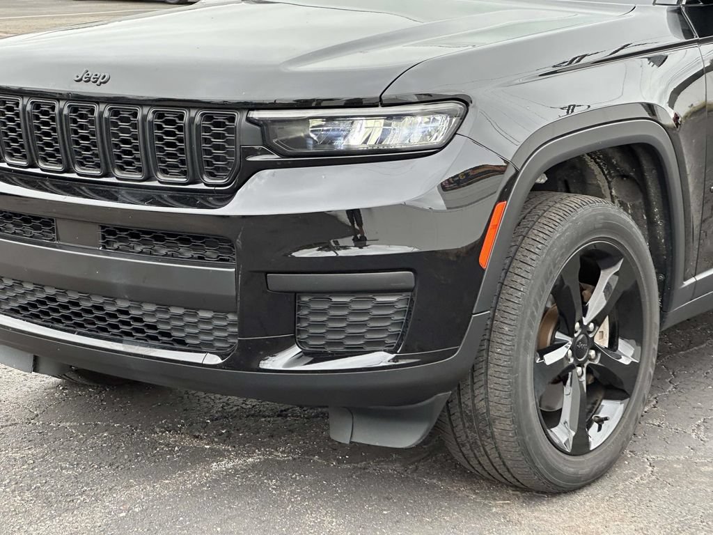 Used 2023 Jeep Grand Cherokee L Laredo AWD/4WD image 8