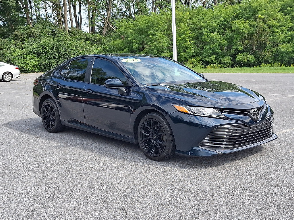 Used 2019 Toyota Camry LE w/ Convenience Package FWD image 3
