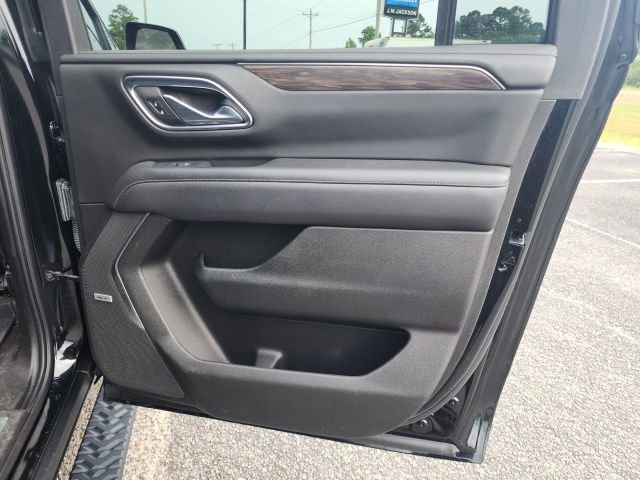 Used 2021 Chevrolet Suburban Z71 w/ Z71 Signature Package AWD/4WD image 21