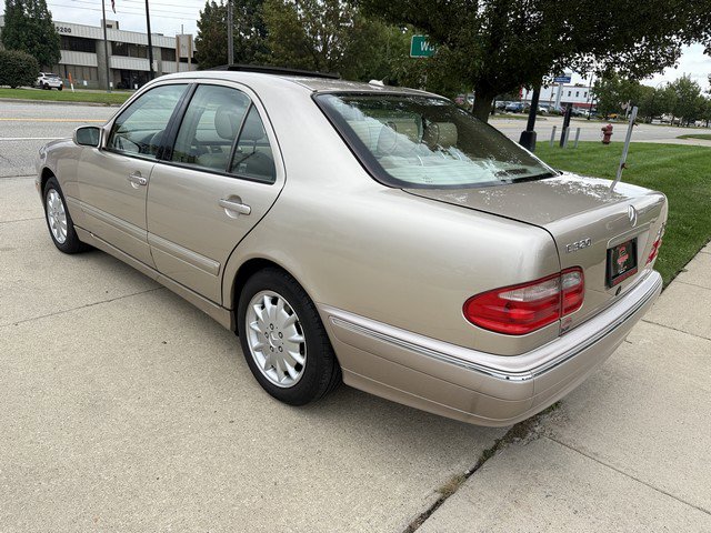 Used 2001 Mercedes-Benz E 320 Sedan image 7