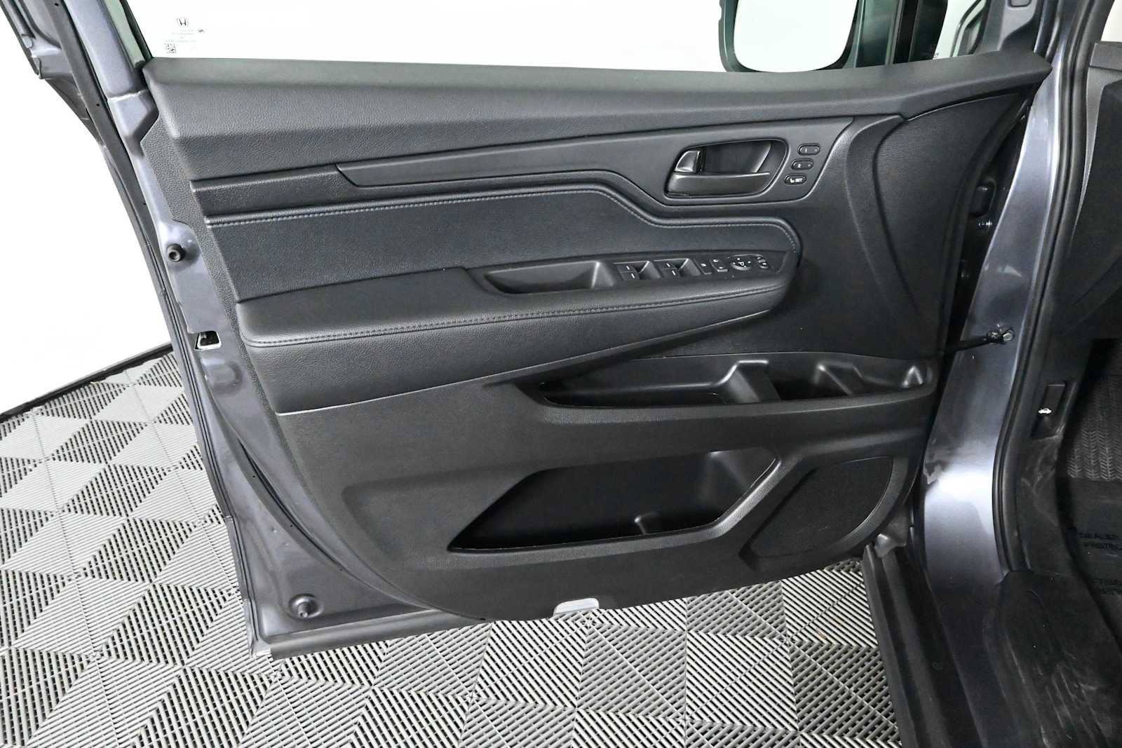Used 2025 Honda Odyssey EX-L image 18