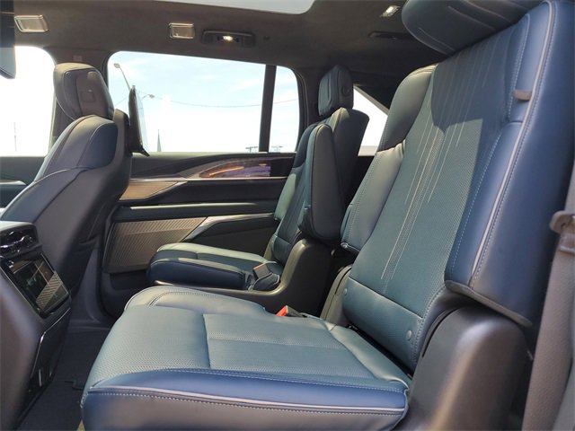 New 2025 Cadillac Escalade IQ Luxury 2 w/ LPO, Radiant Package image 25