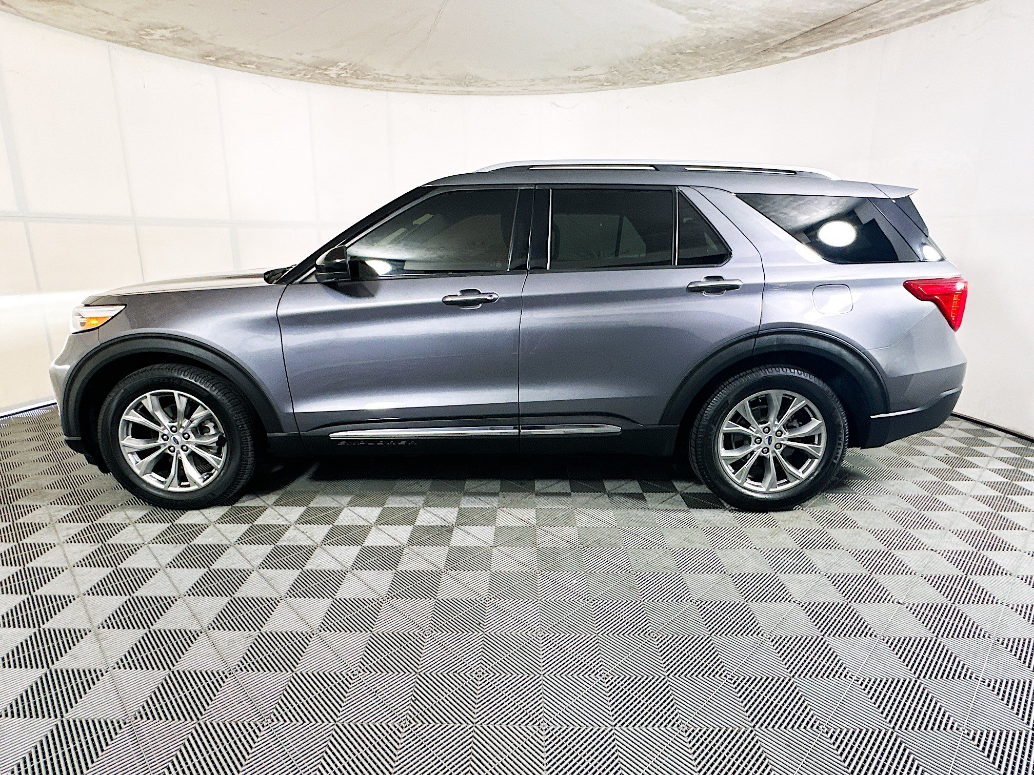 Used 2022 Ford Explorer Limited RWD image 6