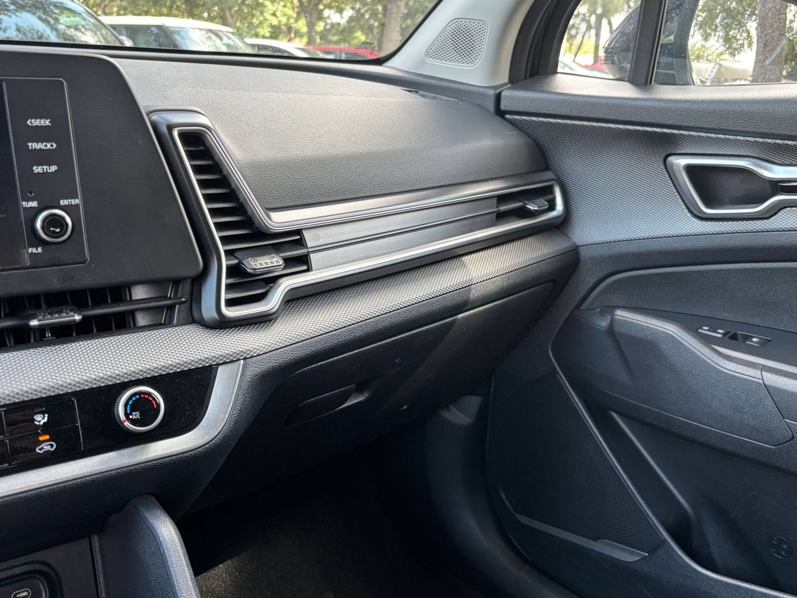 Used 2025 Kia Sportage LX FWD image 33