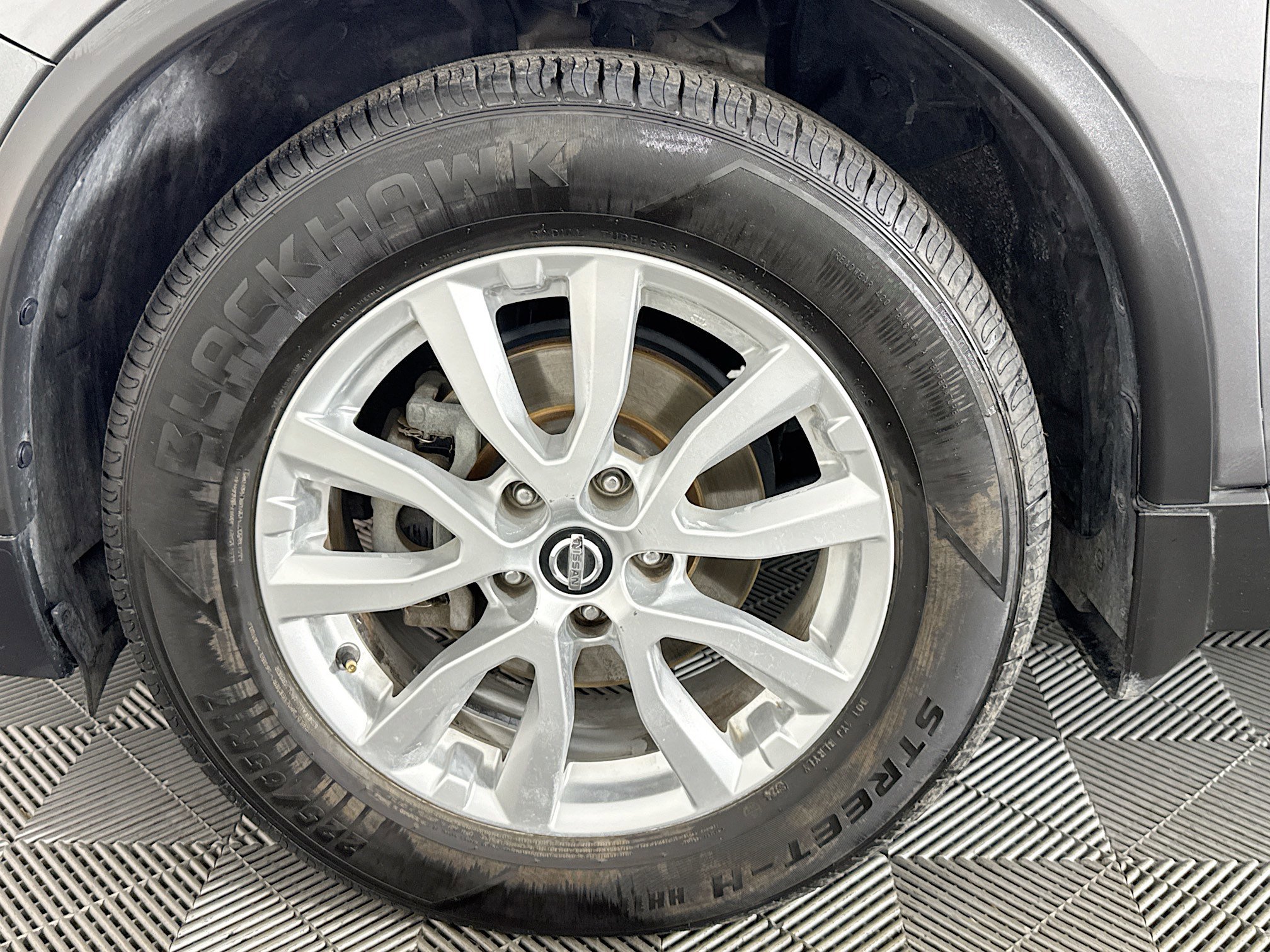 Used 2017 Nissan Rogue SV FWD image 37